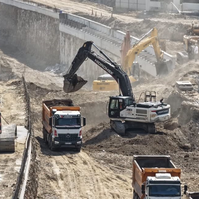 Yeni Dörtyol Köprülü Kavşağı'nda çalışmalar sürüyor
Başkan Çerçioğlu: "Dev...