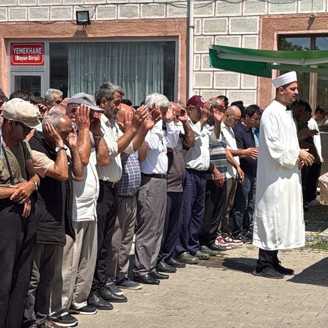 Trafik kazasında hayatını kaybeden çift son yolculuğuna uğurlandı