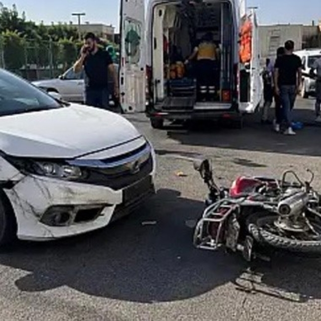 Siirt'te otomobil ile motosiklet çarpıştı: 2 yaralı