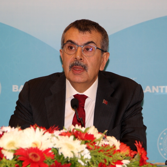 Bakan Tekin: "Özel okullarda öğretmenlerin ortalama maaşı 40 bin lira"
"Asg...