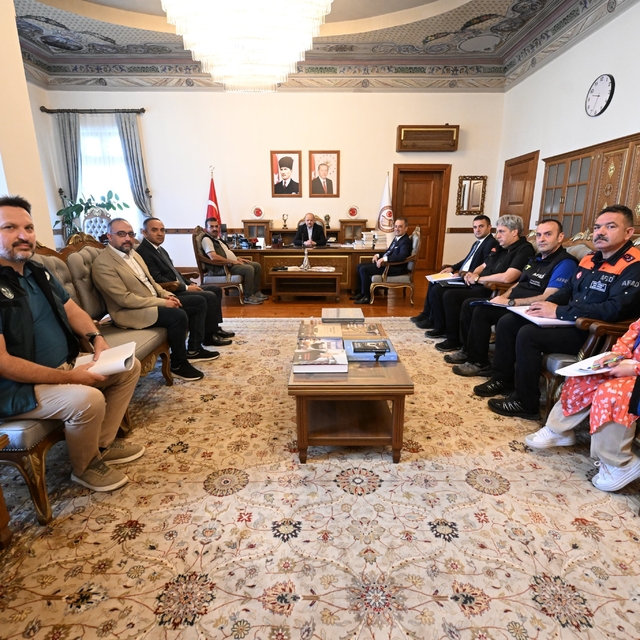 Kastamonu için kuvvetli sağanak uyarısı: Alınan tedbirler için toplantı yap...
