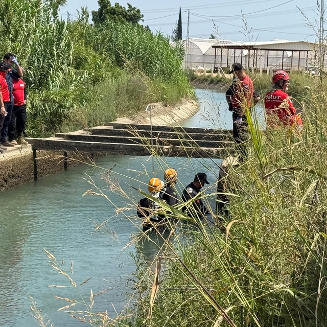 Sulama kanalında aranan sera işçisinden acı haber geldi, yakınları sinir kr...