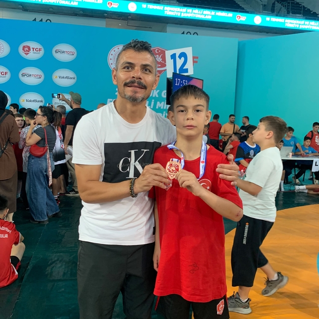 Eskişehirli minik güreşçi Ahmet Efe Aykol Türkiye 5'incisi oldu
Ankara'da d...