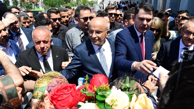 Bakan Murat Kurum'dan Başkan Er ile Belediye Meclis üyelerine teşekkür