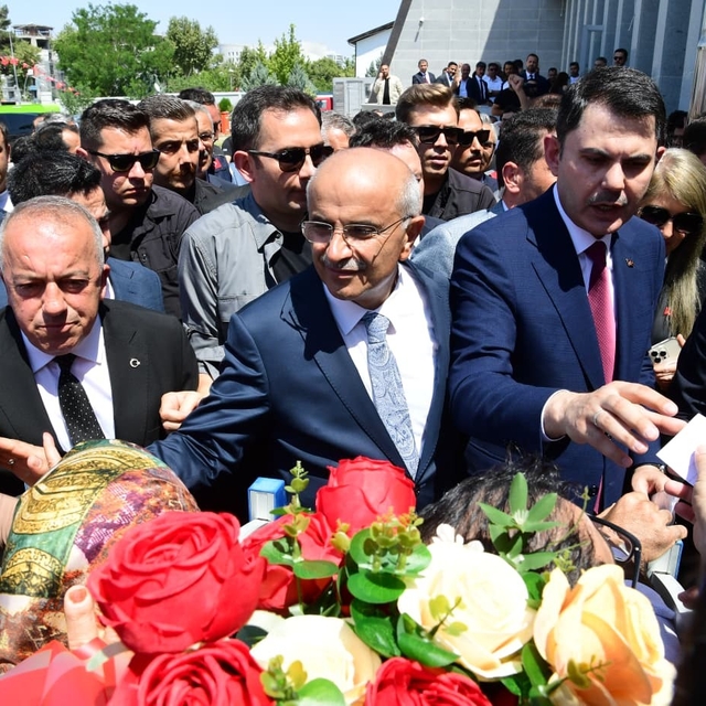 Bakan Murat Kurum'dan Başkan Er ile Belediye Meclis üyelerine teşekkür