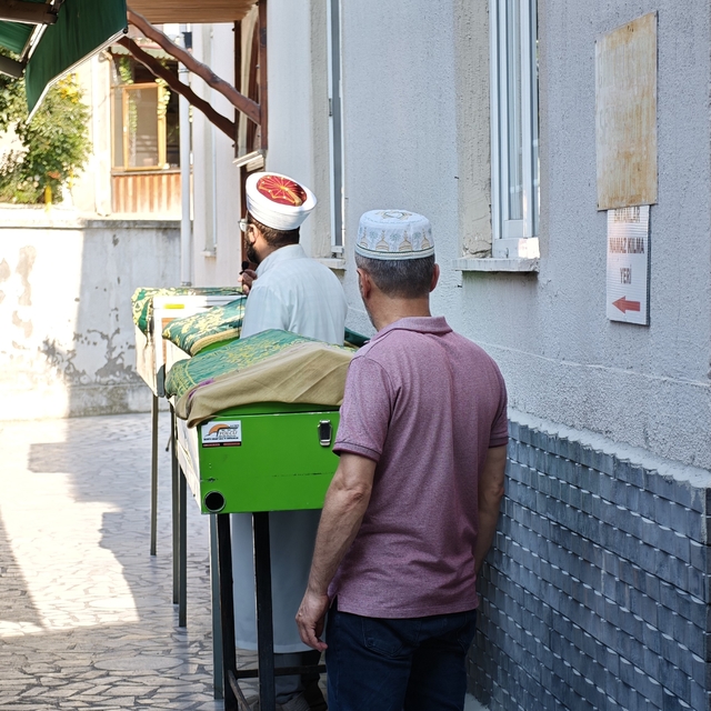 Ardahan'daki feci kazada hayatını kaybeden 4 kişi Artvin'de toprağa verildi