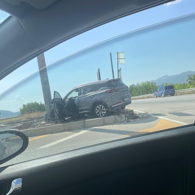 Burdur'da otomobiller çarpıştı: 4 yaralı