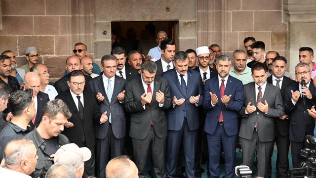 Bakan Tekin: Özel okulda insani olmayan koşulda çalıştırılan arkadaşımız varsa bana başvursun (2)