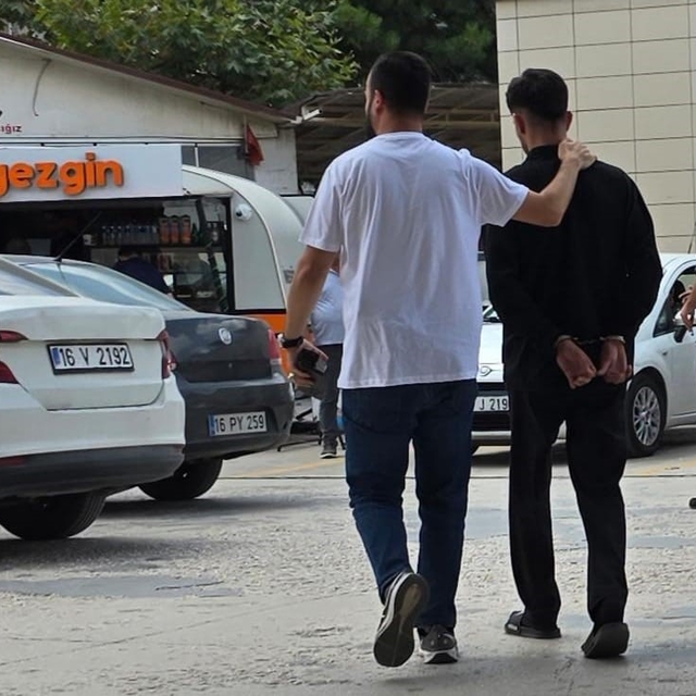 50 kilometre kaçan araçtan 20 bin adet uyuşturucu hap çıktı