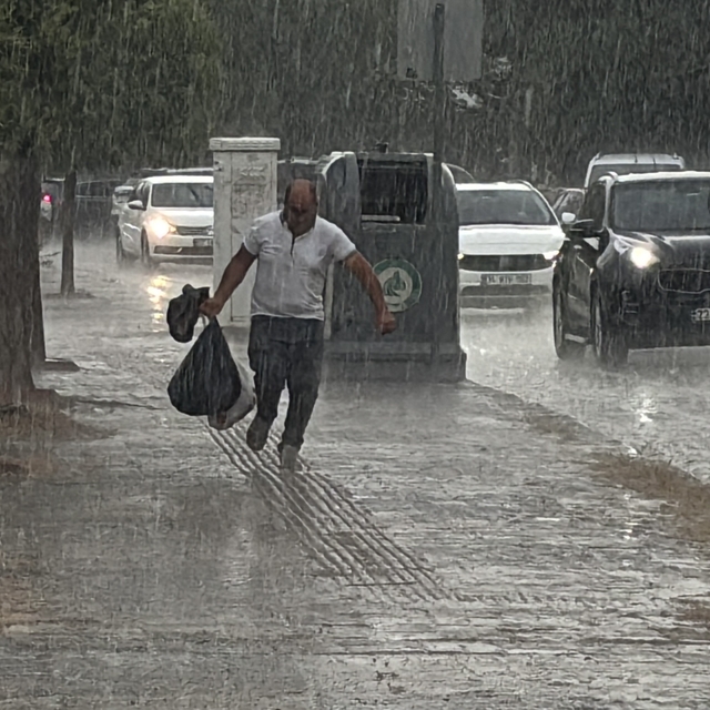 Edirne'de sağanak yağış etkili oldu