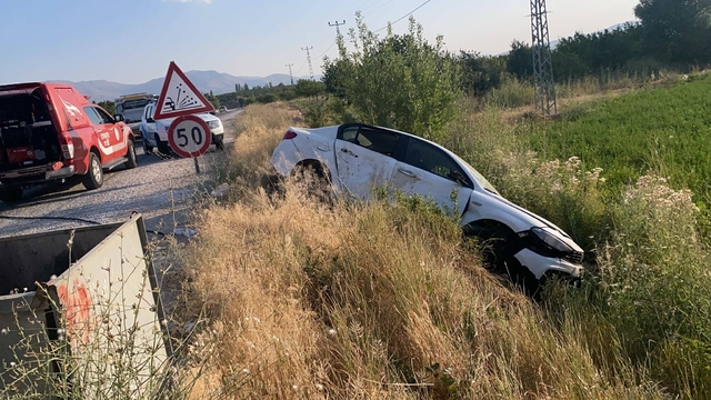 Malatya'da kamyonet ile otomobil çarpıştı: 3 yaralı