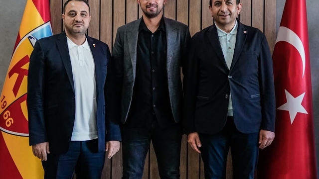 İlhan Parlak görevinden istifa etti