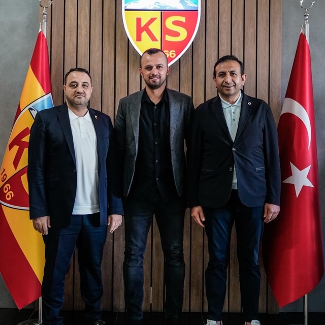 İlhan Parlak görevinden istifa etti
