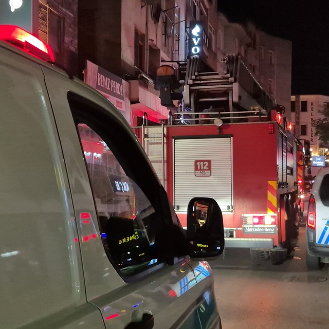 İş hanının tuvaletinde çıkan yangın paniğe neden oldu