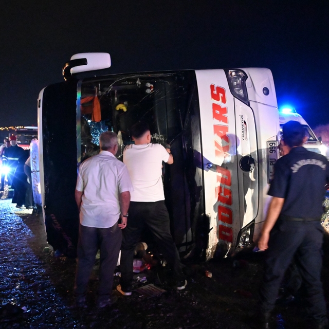 Kırıkkale'de yolcu otobüsü devrildi: 40 yaralı