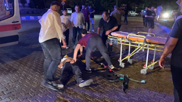 Adıyaman'da iki otomobilin çarpıştığı kazada 3 kişi yaralandı