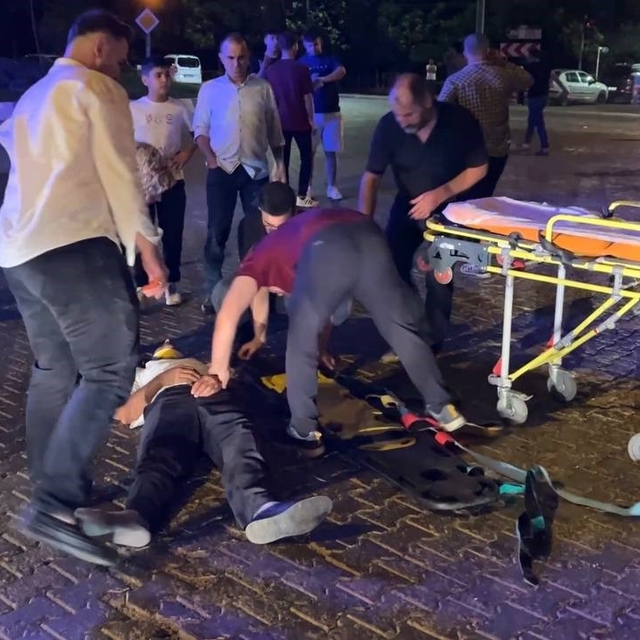 Adıyaman'da iki otomobilin çarpıştığı kazada 3 kişi yaralandı