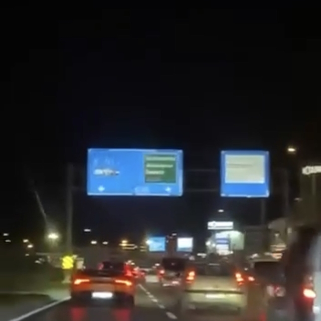 Bursa'da lüks otomobil kazaya karıştı, sürücü kaçtı