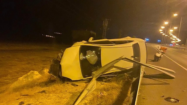 Siirt'te hafif ticari araç takla attı, sürücü kazayı yara almadan atlattı