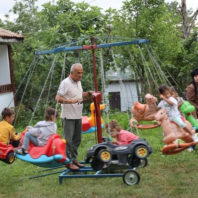 Açık hava sineması bu kez Bakacak köyünde
Çocuklar unutulmaz bir yaşadı