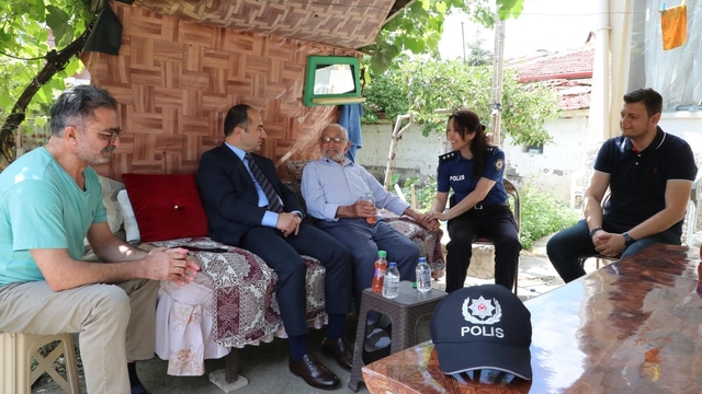 Eskişehir İl Emniyet Müdürü Yılmaz'dan şehit babasına anlamlı ziyaret