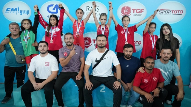 Bilecikli güreşçilerden Türkiye Şampiyonası'nda büyük başarı