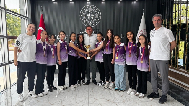 Kayseri şampiyonu sporculardan İl Müdürü Kabakcı'ya ziyaret