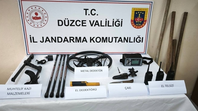 Yığılca'da kaçak kazıya Jandarma baskını
6 kişi suçüstü yakalandı