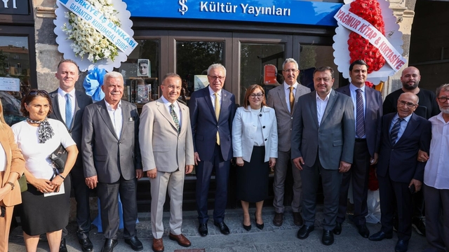 İş Bankası Kültür Yayınları'nın Gaziantep kitabevi açıldı