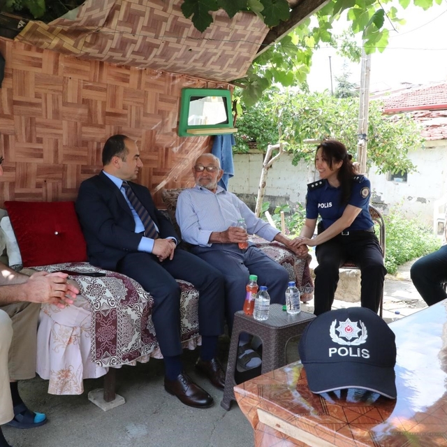 Eskişehir İl Emniyet Müdürü Yılmaz'dan şehit babasına anlamlı ziyaret