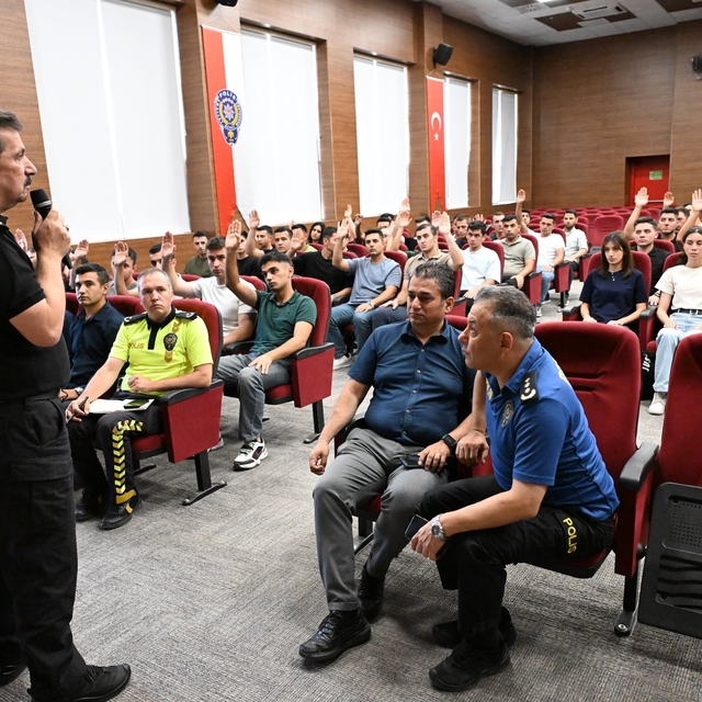 Kütahya'da göreve başlayan polis memurlarına oryantasyon eğitimi