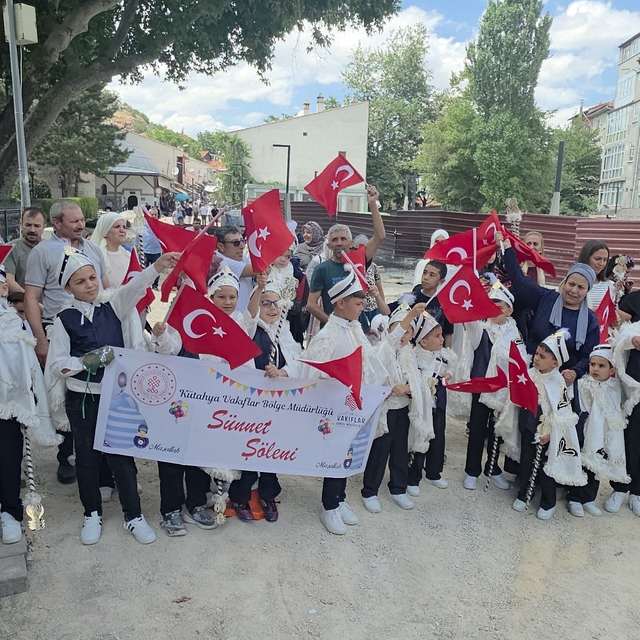 Kütahya'da 27 çocuk için vakıf geleneğiyle sünnet şöleni düzenlendi