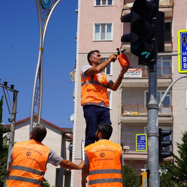 Güvenli ulaşım için 269 kavşakta bakım