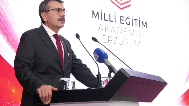 Bakan Tekin: "Hayatın çok hızlı değiştiği bir dönemi yaşıyoruz"
