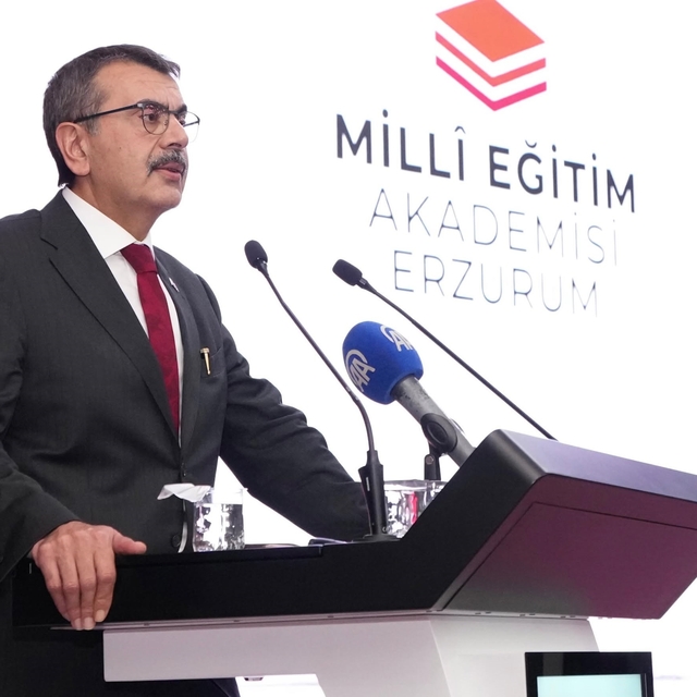 Bakan Tekin: "Hayatın çok hızlı değiştiği bir dönemi yaşıyoruz"