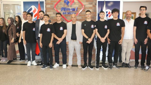 Diyarbakır Final Okulları, YKS 2026'ya Türkiye dereceleriyle damga vurdu
YKS'de büyük başarı: Diyarbakır Final'den Türkiye 27'ncisi ve il birincisi
Final Okulları, YKS'de il birincisi ve onlarca Türkiye derecesi çıkardı