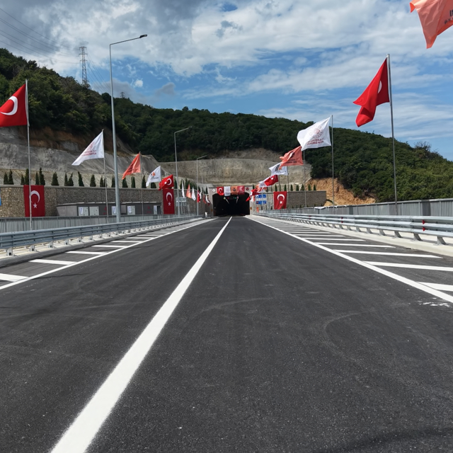 Yalova-Armutlu yolunda tatilcilerin çilesi sona erdi