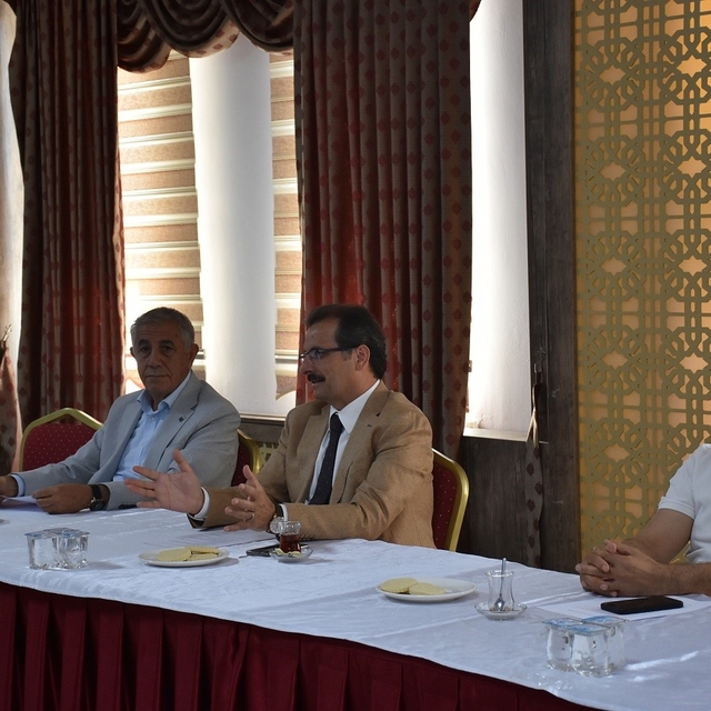 Salihli'de Kültür ve Sanat Vakfı için kritik toplantı