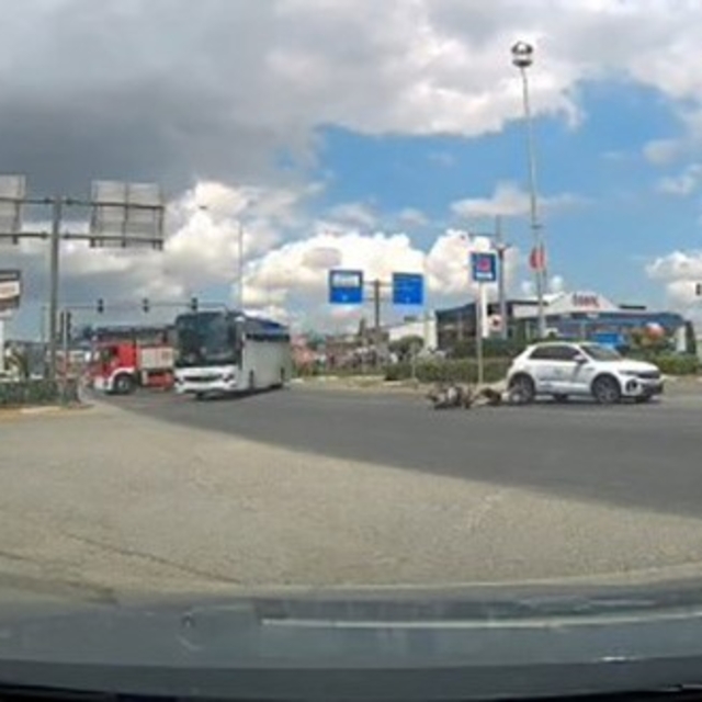 Kırmızı ışık ihlali kaza getirdi