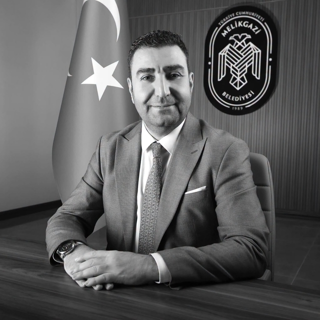 Belediye özel kalem müdürü bisikletten düşüp öldü