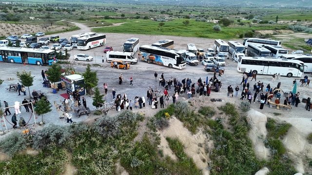 Kapadokya'da sıcak hava balonları olumsuz hava şartları nedeniyle havalanamadı