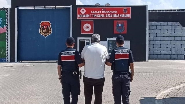 Uyuşturucu ticareti suçundan aranan şahsı jandarma yakaladı
