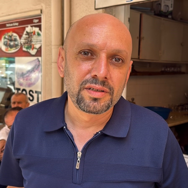 Kumarbaz bekçi, boşanma aşamasındaki eşini kızının yanında uyurken öldürmüş...