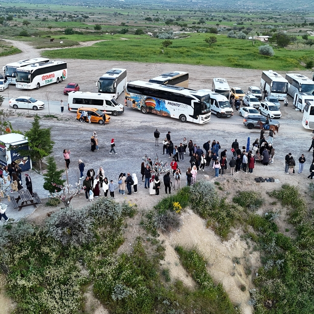 Kapadokya'da sıcak hava balonları olumsuz hava şartları nedeniyle havalanam...