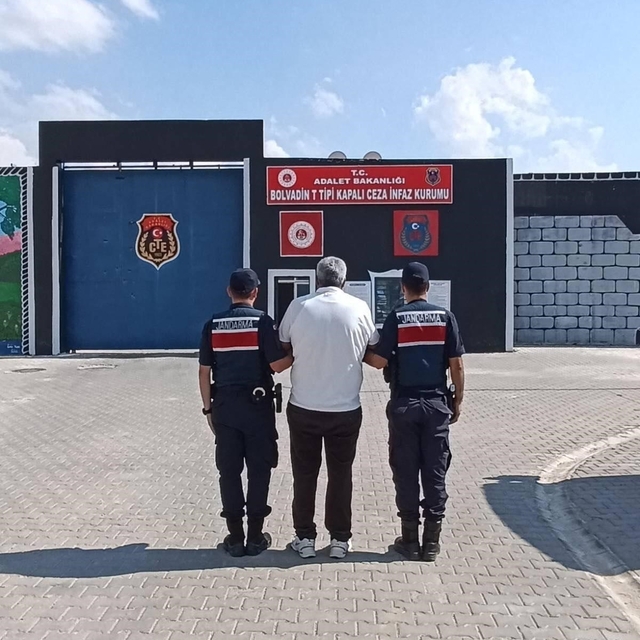 Uyuşturucu ticareti suçundan aranan şahsı jandarma yakaladı