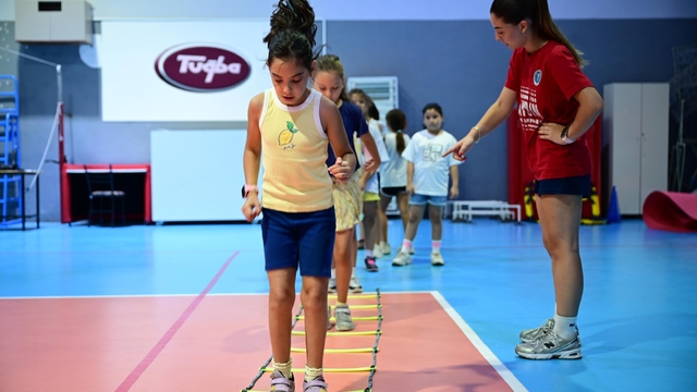 Aydın Büyükşehir'in ücretsiz voleybol kurslarına yoğun ilgi