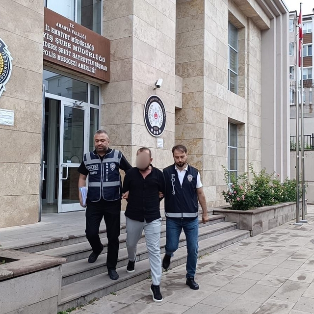 Kuyumcu dükkanında altın kolye hırsızlığı kamerada (2)