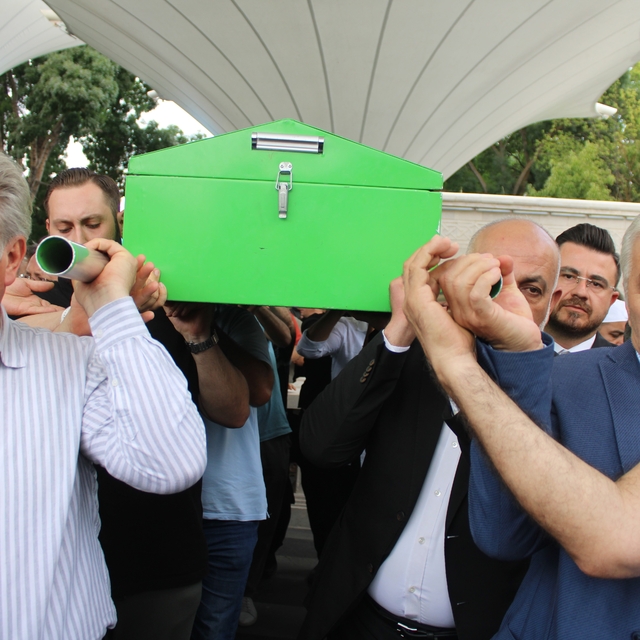 Bisikletten düşerek hayatını kaybeden özel kalem müdürü toprağa verildi