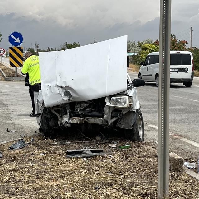 Konya'da otomobiller çarpıştı: 1'i ağır 5 yaralı