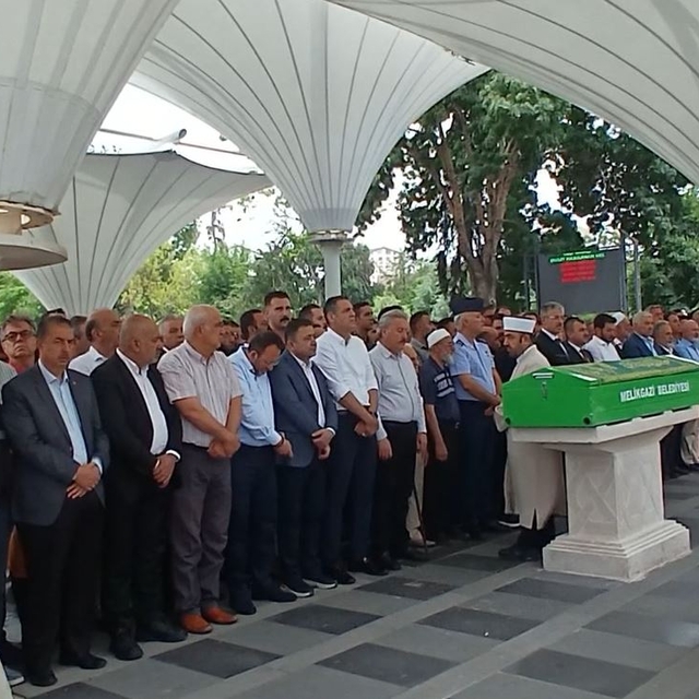 Belediye özel kalem müdürü bisikletten düşüp öldü (2)